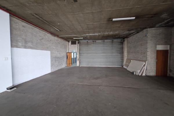 This well-maintained warehouse offers 1260m&#178; of industrial space, ideally located ...