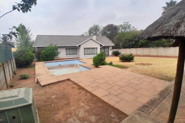 These Property offers the following
4  Bedrooms
2 Bathrooms
Outside Toilet
Outside room
Garage
Carport
Security Alarm system;Intercom ...