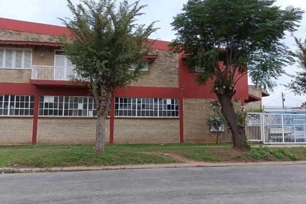 This industrial property it situated in a prime spot in Geduld, close to main roads leading in and out of Springs. It provides ...