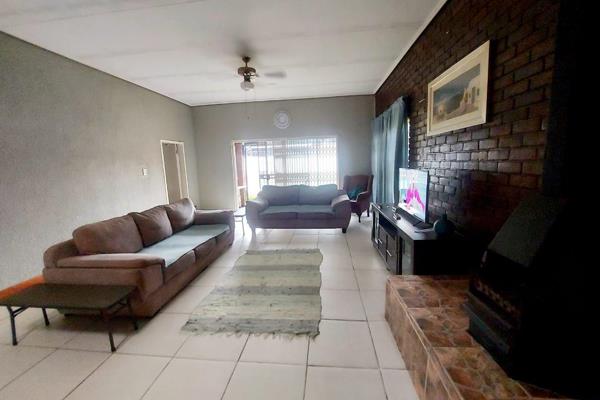 Safe and secure Townhouse
It is situated in the leafy area of Casseldale, offers spacious bedrooms, lovely shared garden overlooking a ...