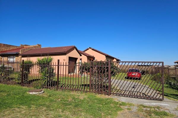 This beautiful three bedroom house is situated in a good and quiet area of Kinross ...