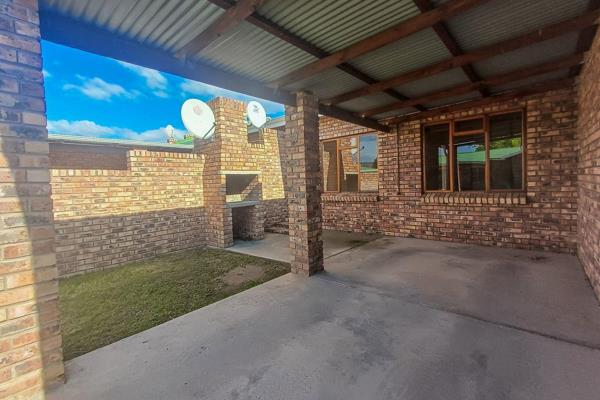 Nestled in the serene and sought-after Riverside area of Cradock, this delightful ...