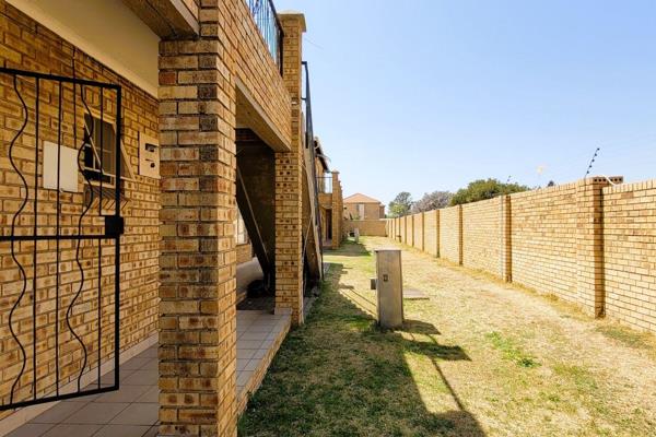 This property is situated in a safe and secure, well-known complex in Vanderbijlpark - Sylviavale.

This prime property offers the ...