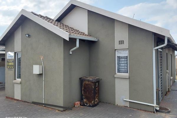 A Beautiful 65m2 ,3 bedroom,2 bathroom house with build in cupboards, immaculate modern kitchen design ,Stove with oven and hob and ...