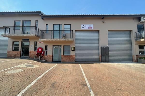 This industrial unit in Barbeque Downs, Midrand, spans 146 square meters and offers an ...