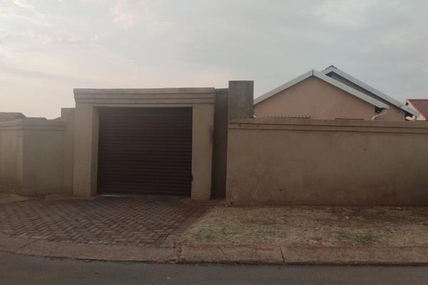 A home to grap! This home is well positioned in the heart of Dawn Park suburb of Boksburg. This home has a lot to offer, great ...