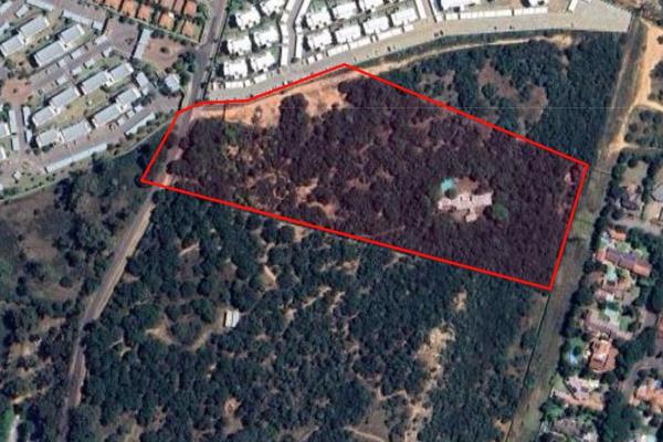 Situated in the highly sought-after area of Paulshof, this exceptional 3,7-hectare prime ...