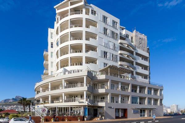 This luxurious apartment in the heart of Mouille Point offers an unparalleled living experience with breathtaking ocean views and ...