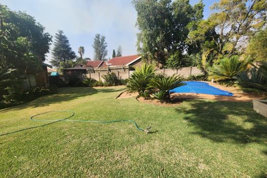 5 Bedroom House for sale in Rooihuiskraal