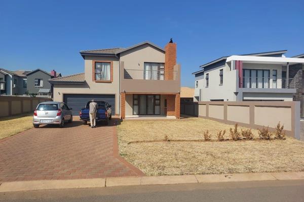 This must-see property is located in the highly sought-after Zambezi Manor Lifestyle Estate in Pretoria. This three-bedroom house ...