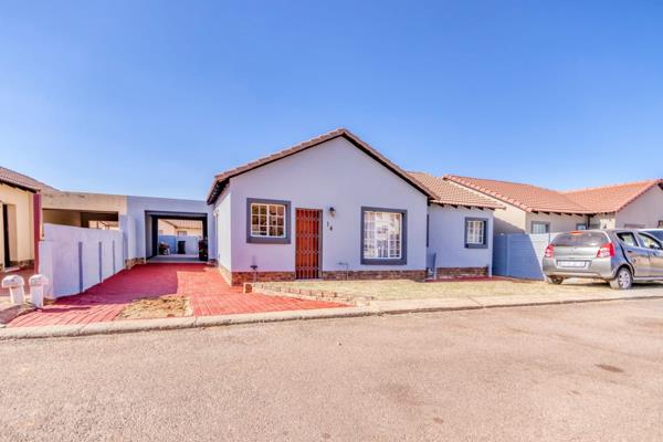 The lovely property is situated in Gate 2.

Let me produce you to this lovely and spacious 3 Bedroom, 2 Bathroom, main en-suite ...