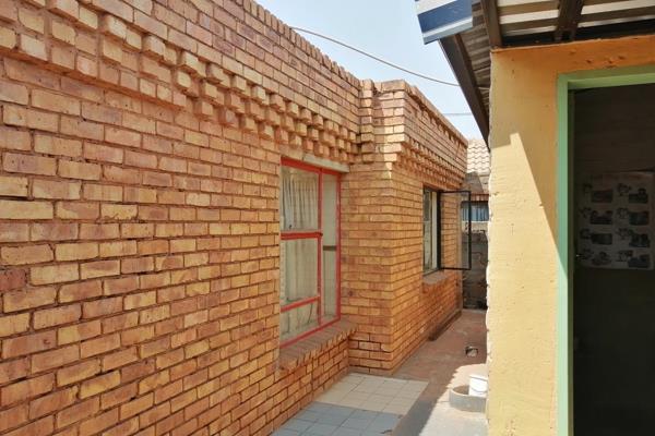 This property features two Houses on one stand, complete with an outside Room and toilet, a lockup garage, and a carport for two ...