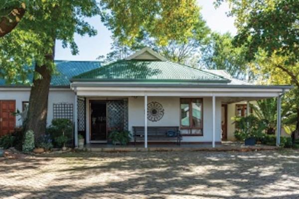 Nestled in the tranquil suburb of Equestria in the East of Pretoria, this guesthouse radiates a peaceful and serene ambience. This ...