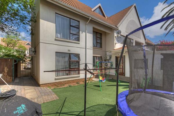 Offers from r1,300,000 ... ASKING MORE 
This Charming Ground Floor Unit. This Modern 3 Bedrooms Unit Consists of: 
Tiled Entrance hall ...