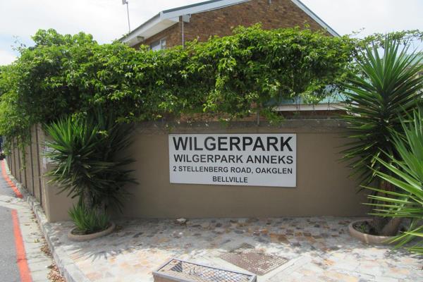 This lovely 1 bedroom apartment is situated in Wilger Park in Stellenberg Road in Bellair. It has easy access to main routes such as ...