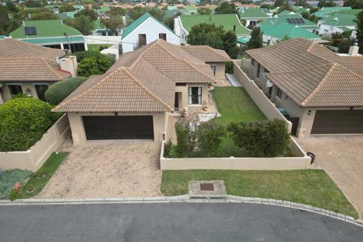 3 Bedroom House for sale in Sandbaai