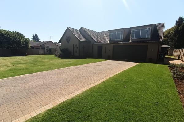 5 Bedroom home located in Dal Fouche.
Large 5-bedroom home located in Dal Fouche, Springs.
This double story home offers, 5 bedrooms, 2 ...