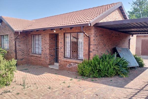 This first brick house is situated in Philip Nel Park offers 3 bedrooms in the main house and 3 bedrooms on outside building, with 3 ...