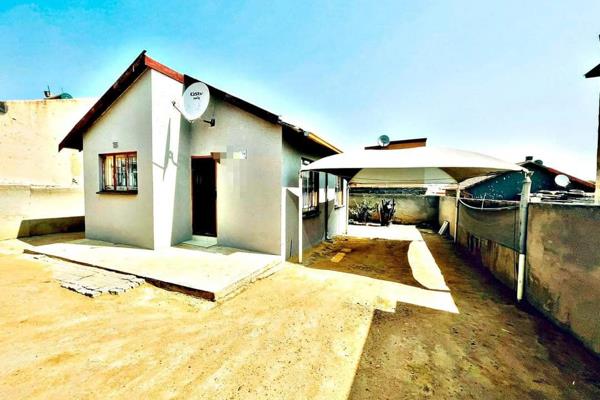 2 Bedroom house for sale in Birch acres potential to build rooms for investment with huge space, comes with kitchen, bath and carport ...