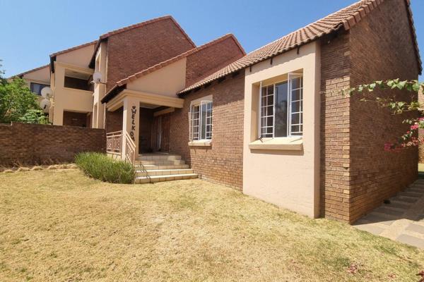 This 3 bedroom cosy townhouse is for the young executive or family.
This beautiful property is situated in Mooikloof Ridge security ...