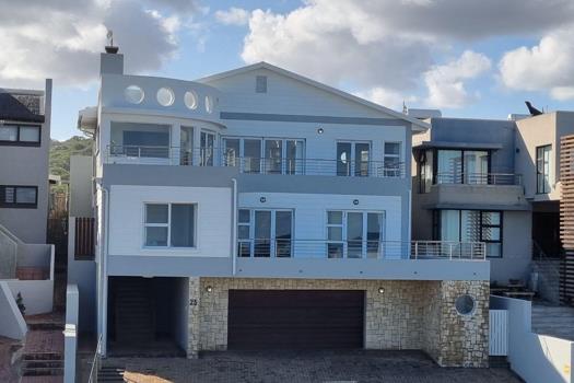 4 Bedroom House for sale in Stilbaai Oos