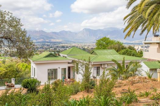 4 Bedroom House for sale in Lemoenkloof