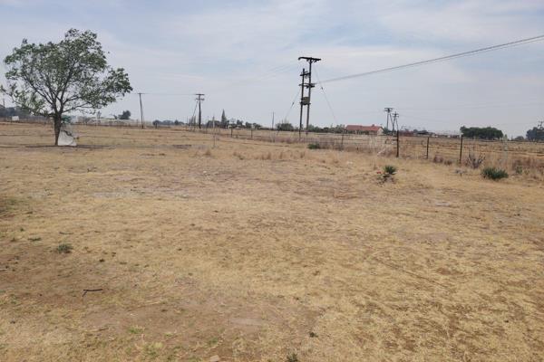 Agricultural holding 3.2 hectares of land.
Ample space for cattle farming and grazing......
One bore hole on property pre- paid ...