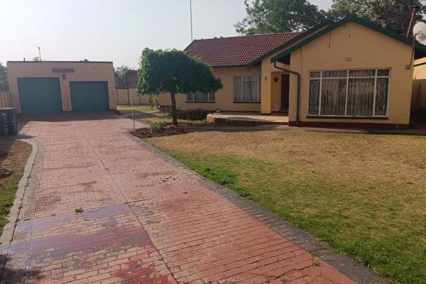 Property consist of 3 bedrooms with BIC  , 2 bathrooms , 2 garages , lounge and dining room fully tiled , nice big yard  , fully walked ...