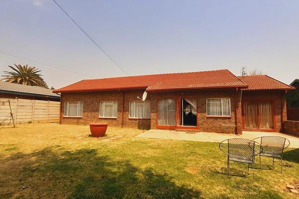 This home is in a peaceful environment and Suburb called Bester Park in Bronkhorstspruit, 
 it is a 3 bedroom house with built in wall ...