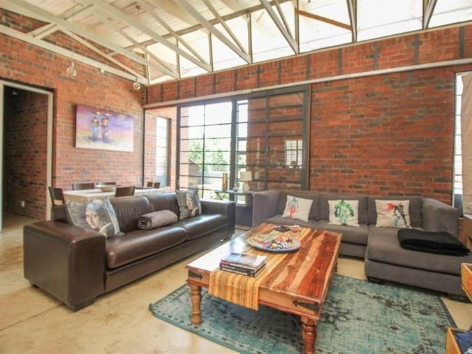 2 Bedroom House to Rent in Kensington