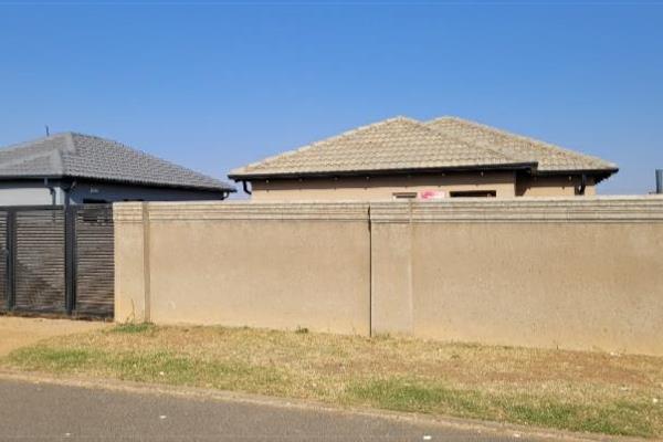 A freestanding home for sale in Crystal Park, Benoni - perfect for Beginners
The house has 3-bedrooms, 2-bathrooms, the home features a ...