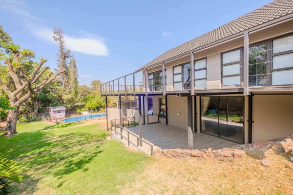 Nestled in the serene suburb of Lukasrand, this spacious family home welcomes you with warmth and charm.
As you step inside, you&#39;re ...