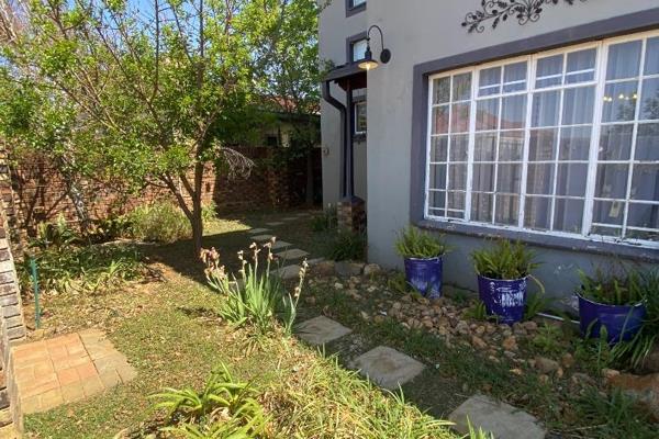 EXCLUSIVE SOLE MANDATE
Discover this stunning four-bedroom double-story home for sale in a sought-after area of Mafikeng.
This modern ...