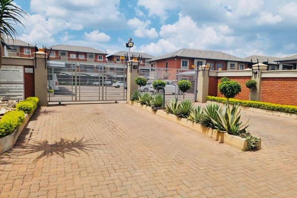 Convenient 2-Bedroom Apartment in Booysens

Location: Heart of Booysens, close to local schools and main roads.

Apartment ...