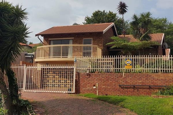 Large house situated in upmarket area of Sterrewag, Pretoria. Very safe and secure, fitted with an alarm system.
This home consists of ...