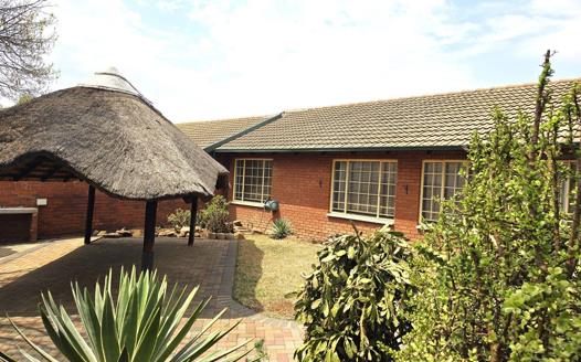 3 Bedroom Townhouse for sale in Garsfontein