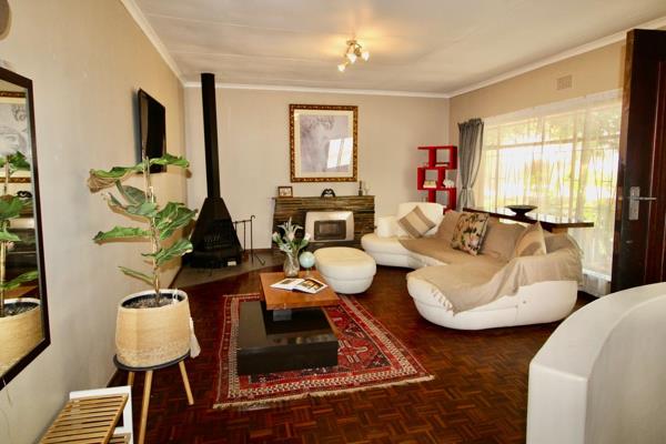 Exceptionally well maintained property situated within the Dawnview Enclosure
Enclosure  Fee R450.00 per month
Spacious open plan ...