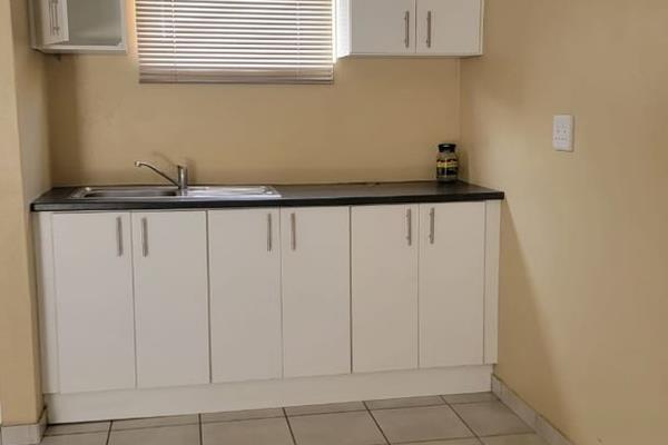 A well-presented, spacious room with a private en-suite bathroom is available in a modern, shared property. The room features a ...