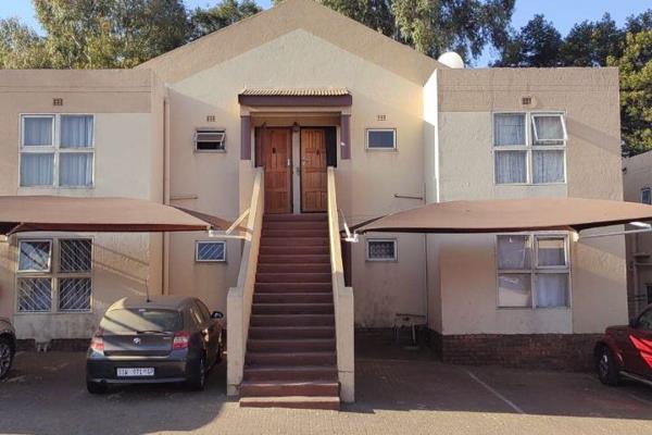 Webref 1219 - IMMACULATE 2-BEDROOM UNIT FOR SALE IN PALM RIDGE, SEBOKENG, JOHANNESBURG, ASKING PRICE: R650 000.

	2 bedroom ...