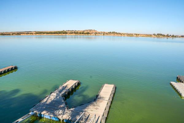 Located on the water in Kungwini Bay. This is one of rare properties build on double stand, with plenty of room for kids to play and ...