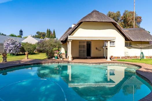 3 Bedroom House for sale in Glen Marais