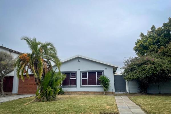 Step into this lovely home in the heart of Glenhaven.  The open plan living space offers a lounge and dining room through to the modern ...