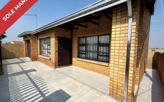 3 Bedroom House for sale in Kwa Thema