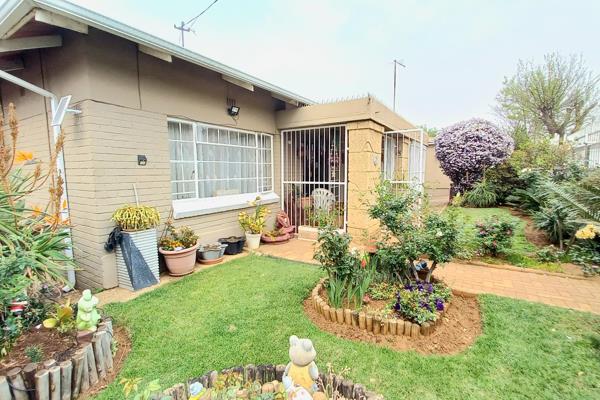 Symhurst, Germiston!

Move-In Ready!

Discover a beautifully maintained 4-bedroom, 2-bathroom home in the heart of Symhurst!  This ...