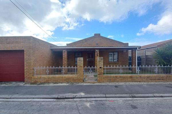 Sole and Exclusive Mandate

This home is neat and spacious
The kitchen is fully fitted with a large built in table overlooking the open ...