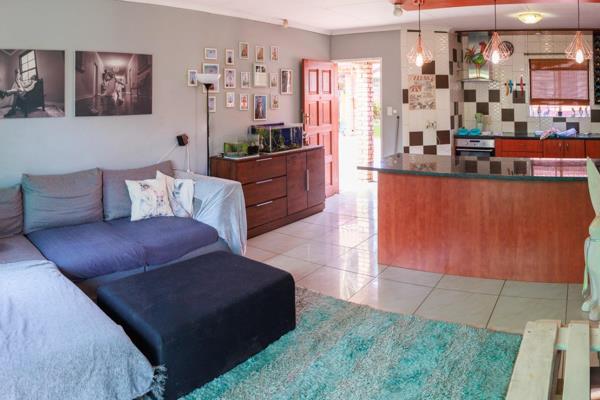 Charming 3-Bedroom Townhouse in Rooihuiskraal North

Welcome to your new home! This ...