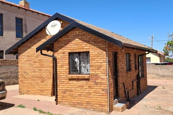 2bed. 1 bath. Ww Soshanguve big yard  outside room lockup gate

Space for parking for ...