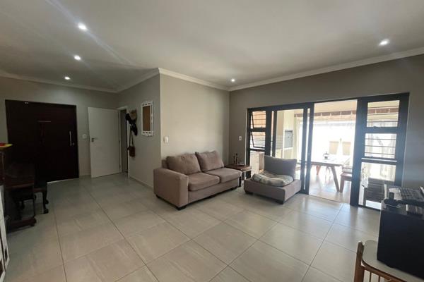 Beautiful family home in this sought after estate. 3 Bedrooms, 2 bathrooms,  walk-in closet.
Braai room with built-in braai that opens ...