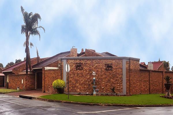 Discover this beautifully renovated 3-bedroom, 2-bathroom home in a well-established neighbourhood. The home features tiled floors for ...