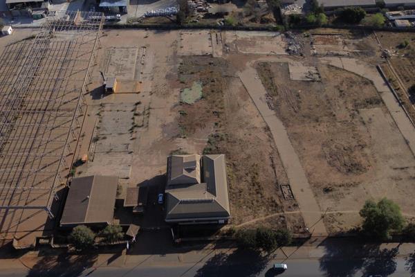 This 34,000 square meter paved yard is ideally suited for commercial or industrial use. ...